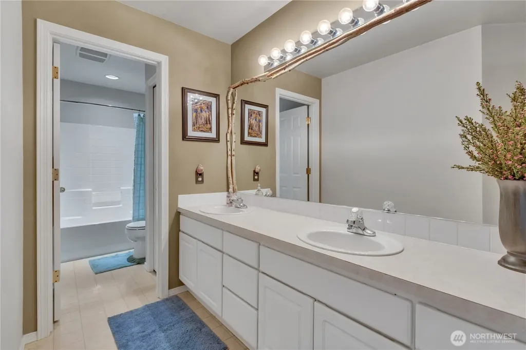 1828 Mariner Circle NE Tacoma WA 98422