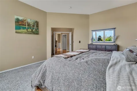 1828 Mariner Circle NE Tacoma WA 98422
