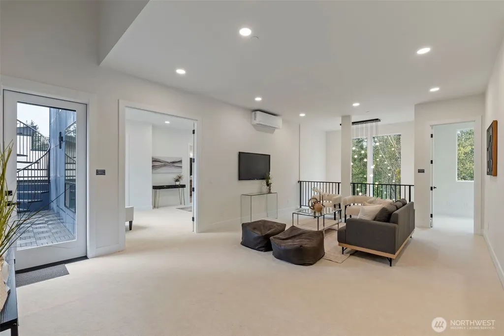 24257 SE 26th Place Sammamish WA 98075