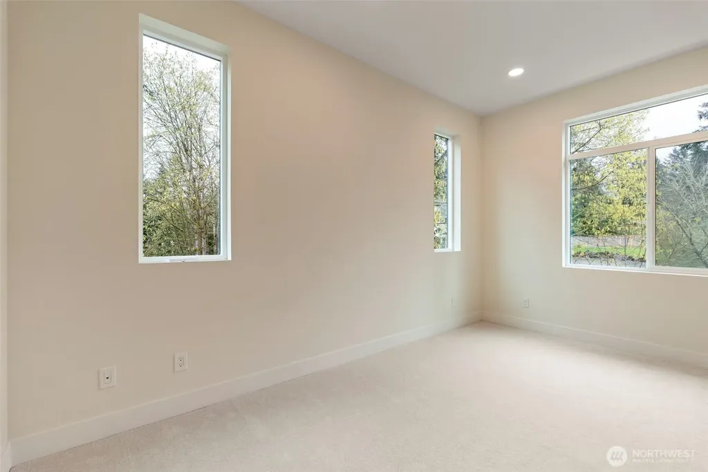 24257 SE 26th Place Sammamish WA 98075