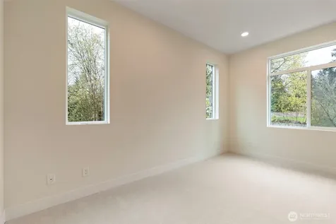 24257 SE 26th Place Sammamish WA 98075