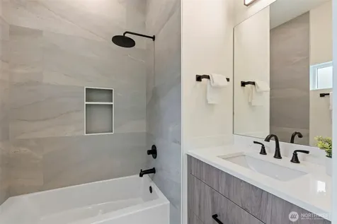 24257 SE 26th Place Sammamish WA 98075
