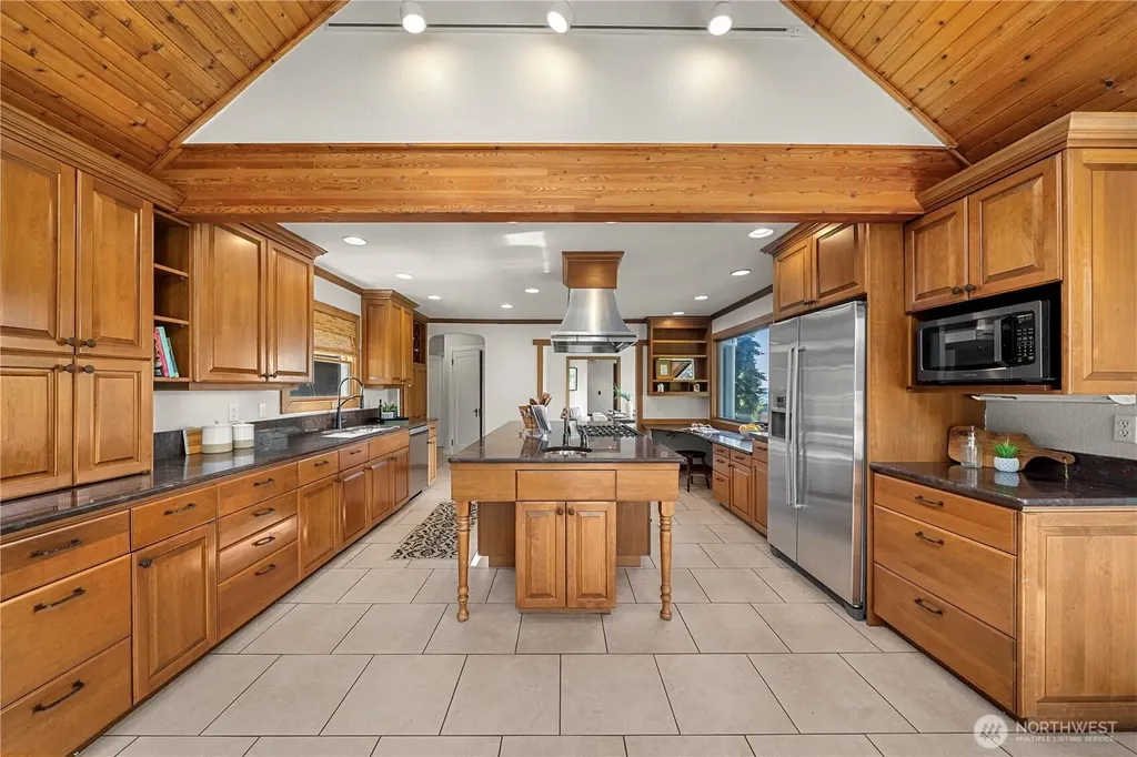 6208 Browns Point Boulevard NE Tacoma WA 98422