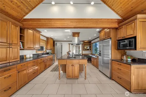 6208 Browns Point Boulevard NE Tacoma WA 98422