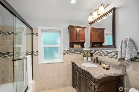 6208 Browns Point Boulevard NE Tacoma WA 98422
