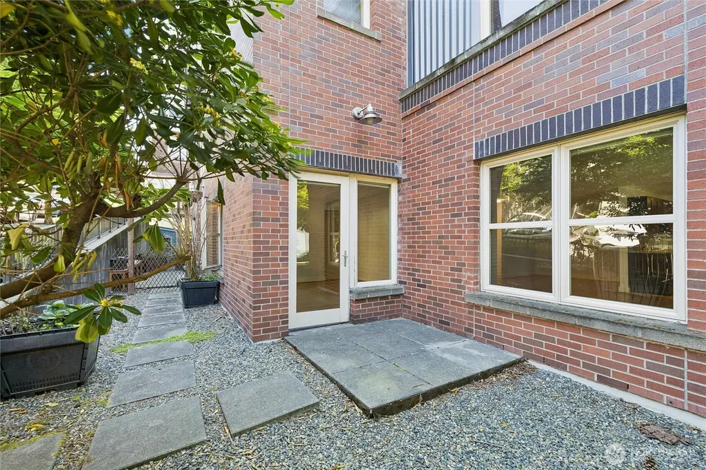 1620 Belmont Avenue Seattle WA 98122