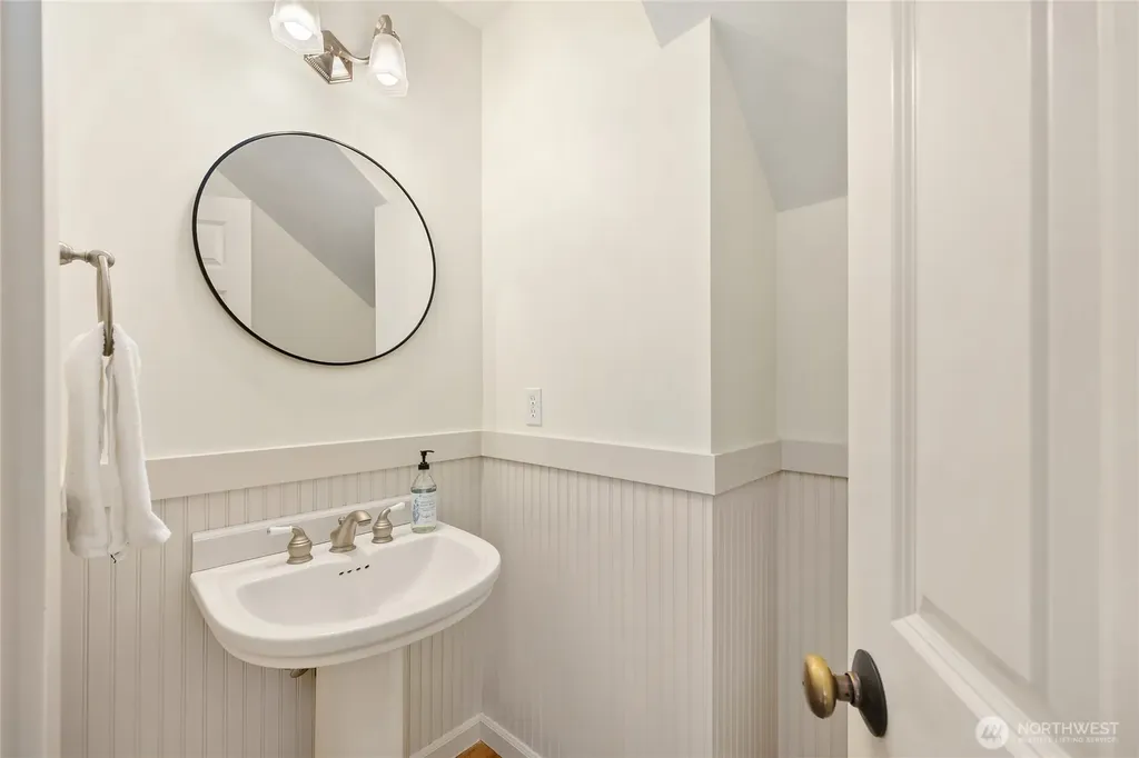 1803 Parade Grounds Avenue NE Bainbridge Island WA 98110