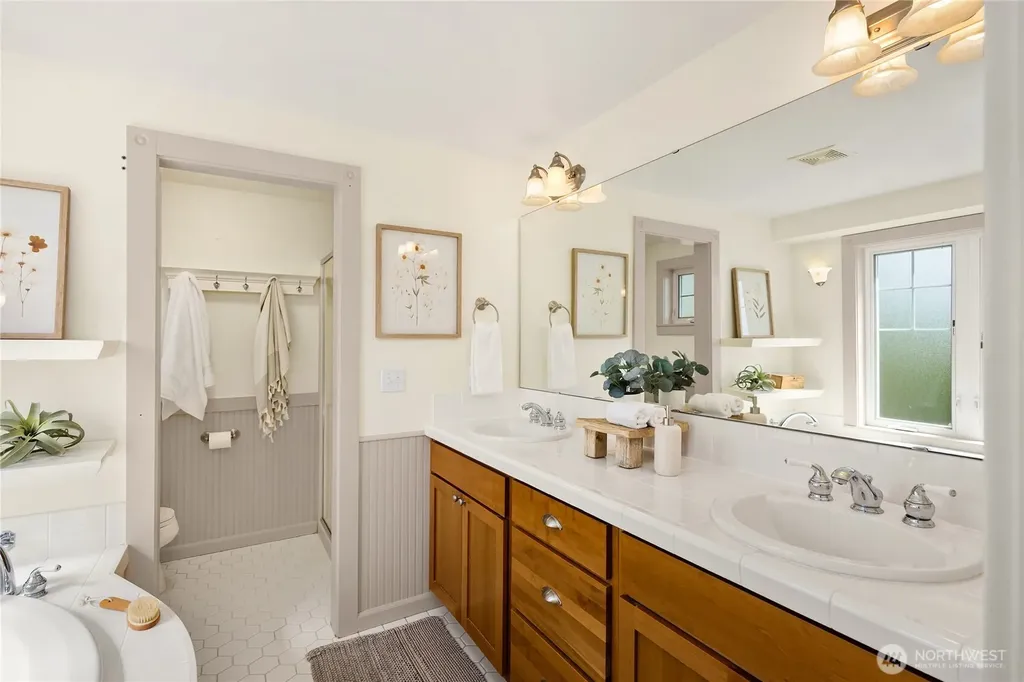 1803 Parade Grounds Avenue NE Bainbridge Island WA 98110