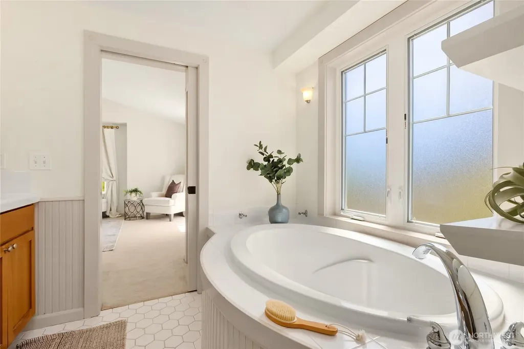 1803 Parade Grounds Avenue NE Bainbridge Island WA 98110