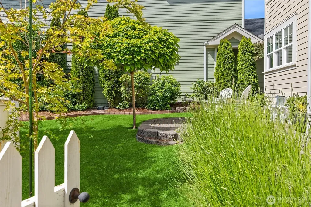 1803 Parade Grounds Avenue NE Bainbridge Island WA 98110