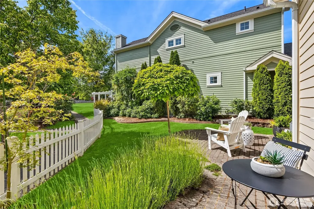 1803 Parade Grounds Avenue NE Bainbridge Island WA 98110