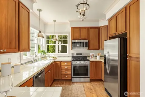 1803 Parade Grounds Avenue NE Bainbridge Island WA 98110
