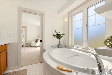 1803 Parade Grounds Avenue NE Bainbridge Island WA 98110