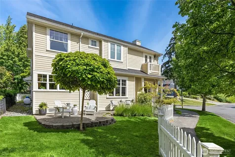 1803 Parade Grounds Avenue NE Bainbridge Island WA 98110