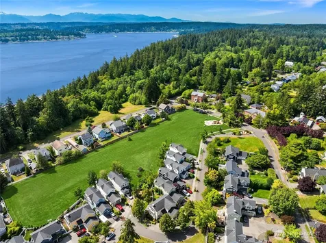 1803 Parade Grounds Avenue NE Bainbridge Island WA 98110