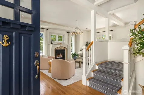 1803 Parade Grounds Avenue NE Bainbridge Island WA 98110