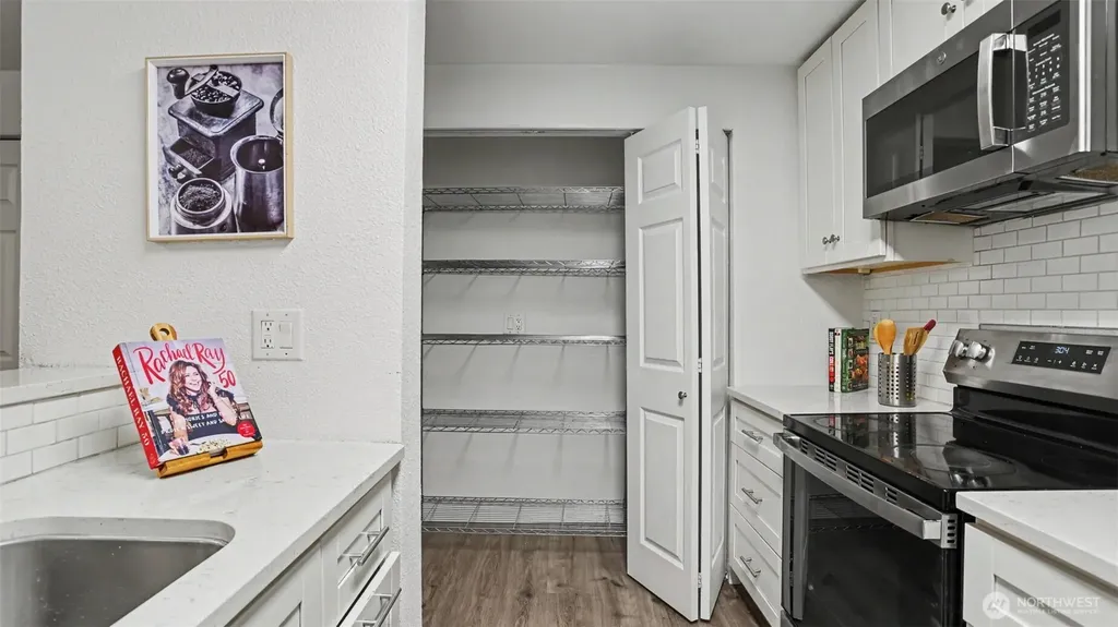 513 S 321st Street Federal Way WA 98003