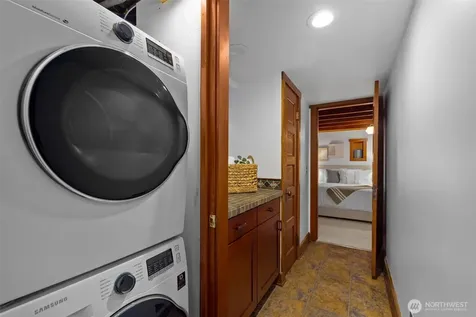 2529 Queen Anne Avenue N Seattle WA 98109