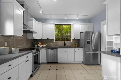 2529 Queen Anne Avenue N Seattle WA 98109