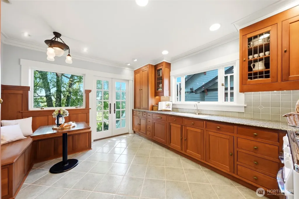 1519 1st Avenue N Seattle WA 98109