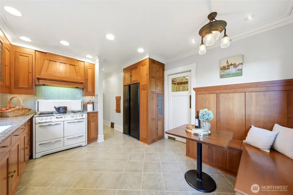 1519 1st Avenue N Seattle WA 98109