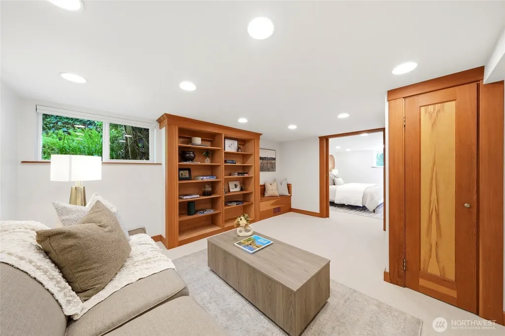 1519 1st Avenue N Seattle WA 98109