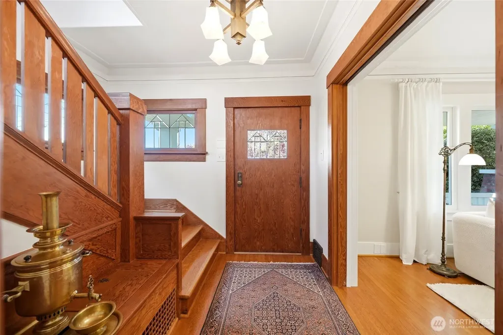 1519 1st Avenue N Seattle WA 98109