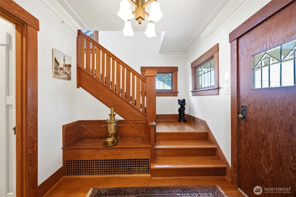 1519 1st Avenue N Seattle WA 98109