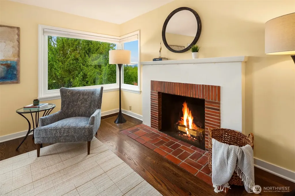 6218 37th Avenue NE Seattle WA 98115