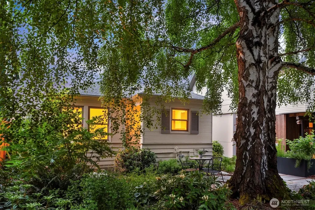 6218 37th Avenue NE Seattle WA 98115