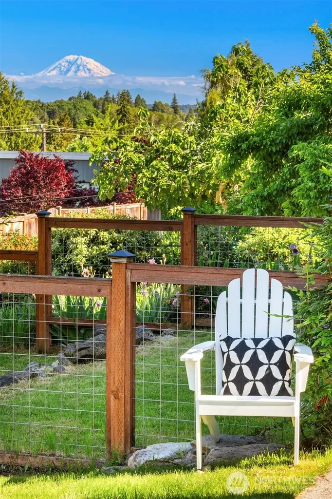 6218 37th Avenue NE Seattle WA 98115