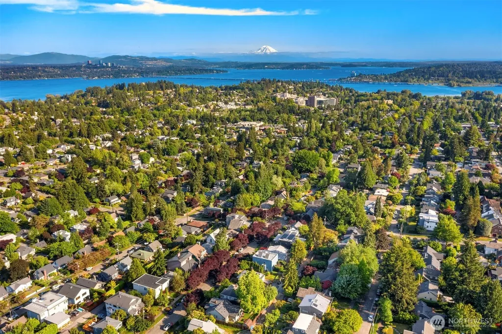 6218 37th Avenue NE Seattle WA 98115