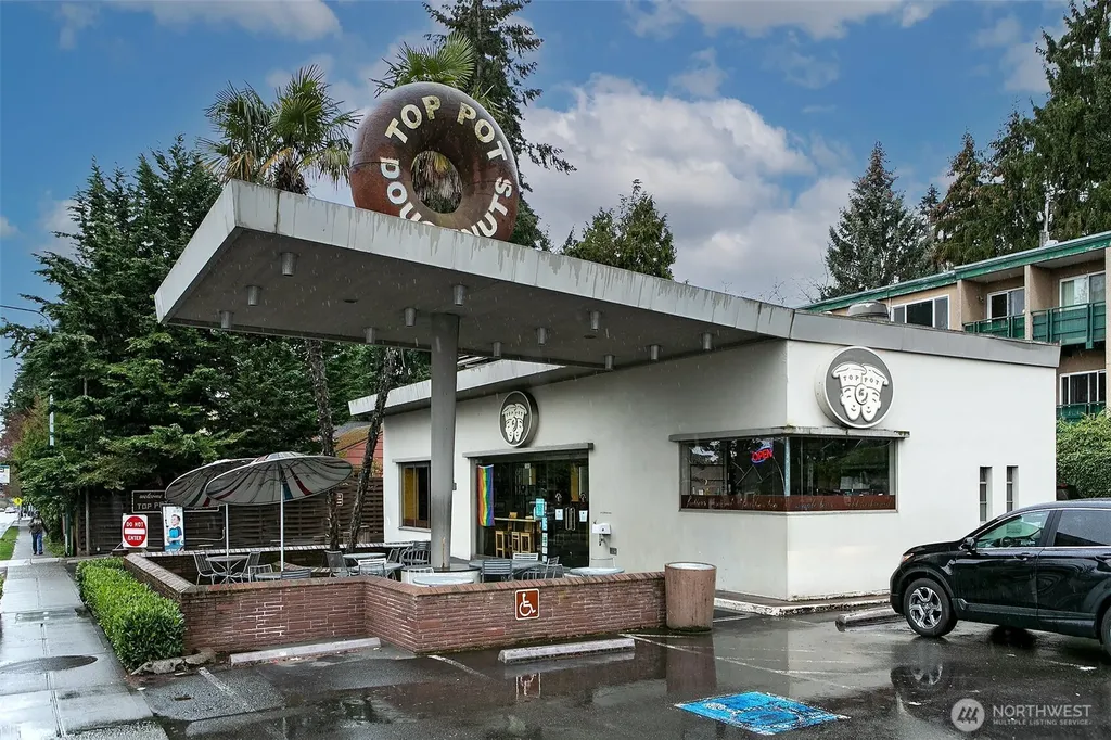6218 37th Avenue NE Seattle WA 98115