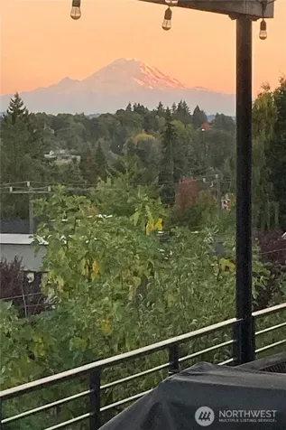6218 37th Avenue NE Seattle WA 98115