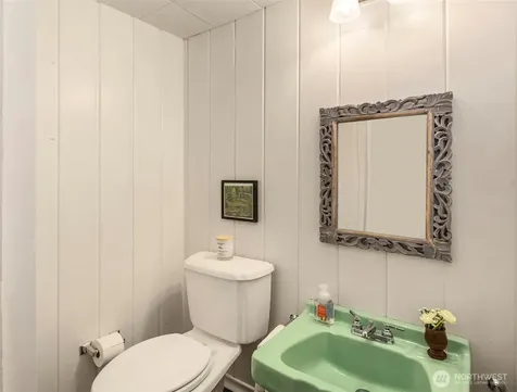 6218 37th Avenue NE Seattle WA 98115