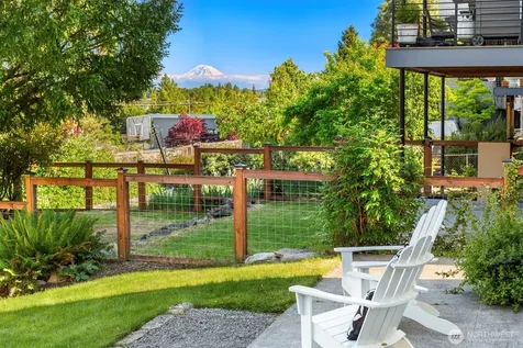 6218 37th Avenue NE Seattle WA 98115