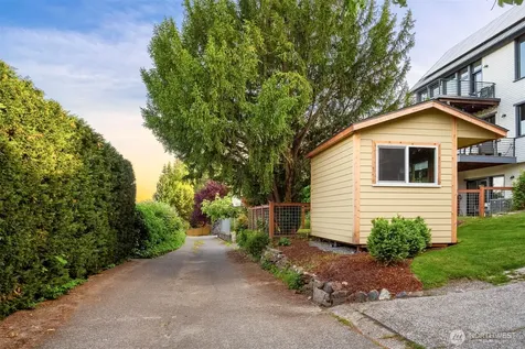 6218 37th Avenue NE Seattle WA 98115