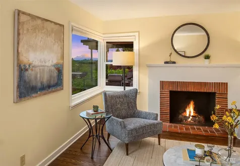 6218 37th Avenue NE Seattle WA 98115