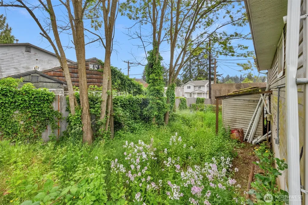 929 Pecks Drive Everett WA 98203