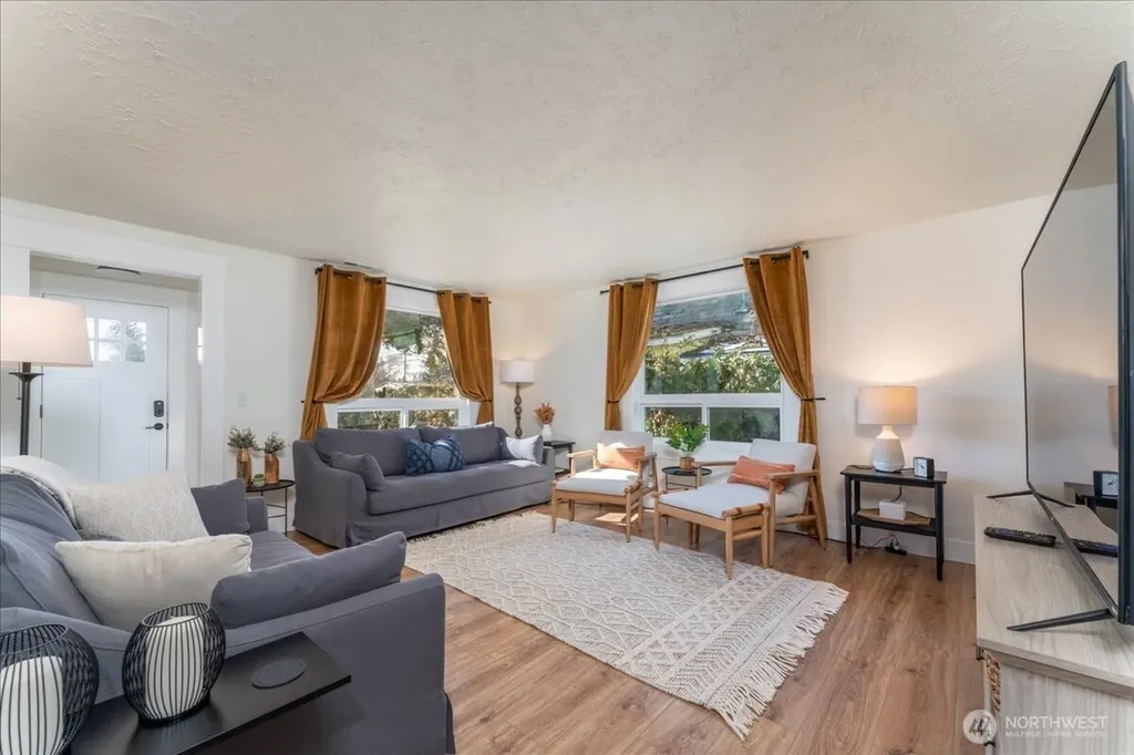 507 E Wapato Avenue Chelan WA 98816