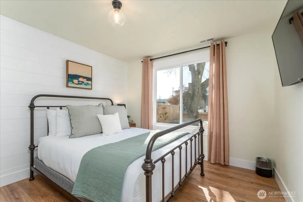 507 E Wapato Avenue Chelan WA 98816