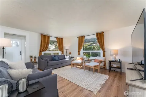 507 E Wapato Avenue Chelan WA 98816