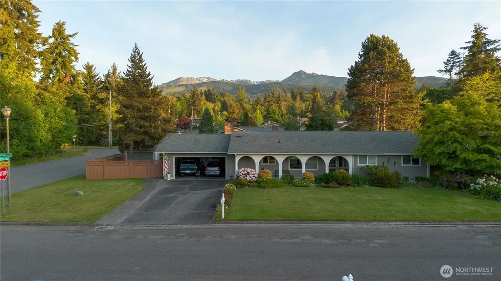 230 E Hawthorne Place Port Angeles WA 98362