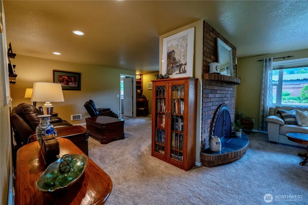 230 E Hawthorne Place Port Angeles WA 98362