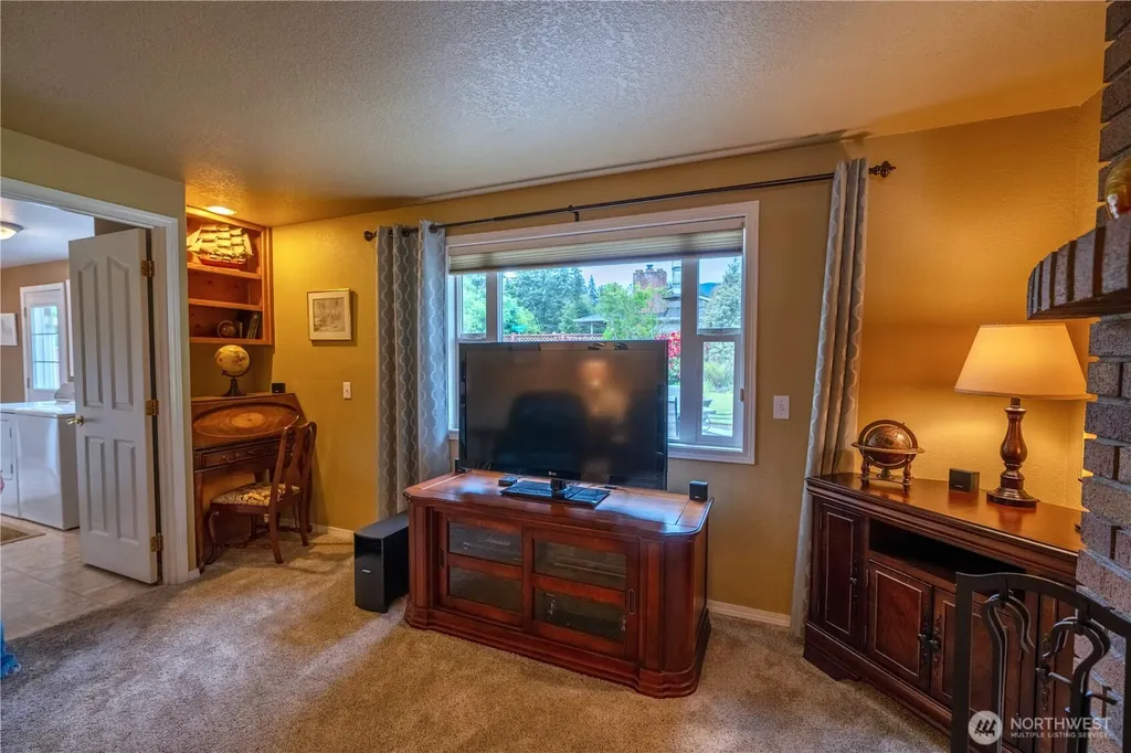 230 E Hawthorne Place Port Angeles WA 98362