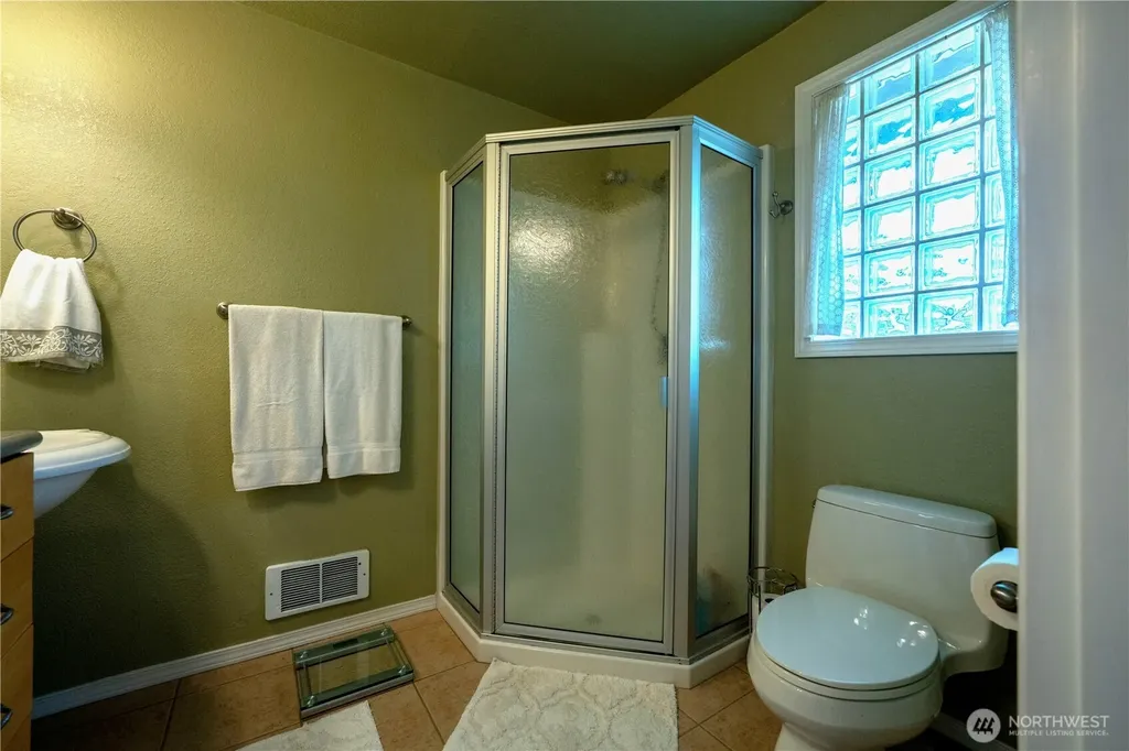 230 E Hawthorne Place Port Angeles WA 98362