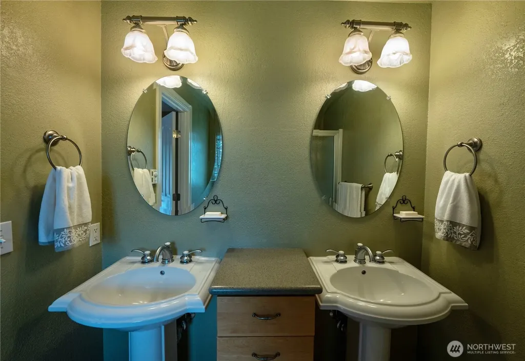 230 E Hawthorne Place Port Angeles WA 98362
