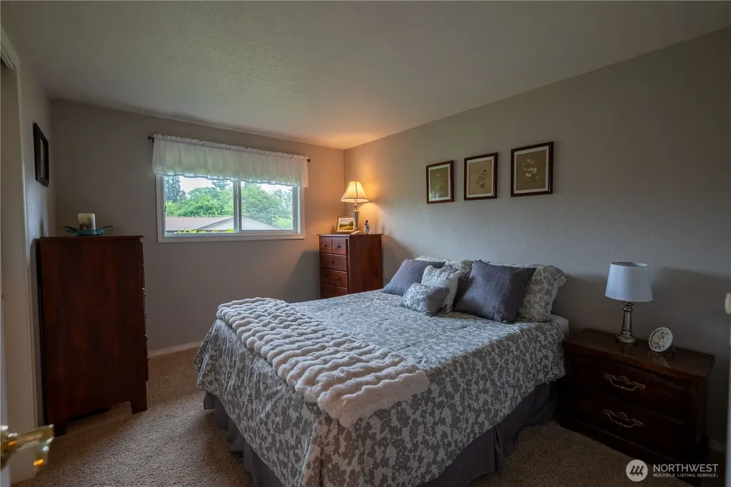 230 E Hawthorne Place Port Angeles WA 98362