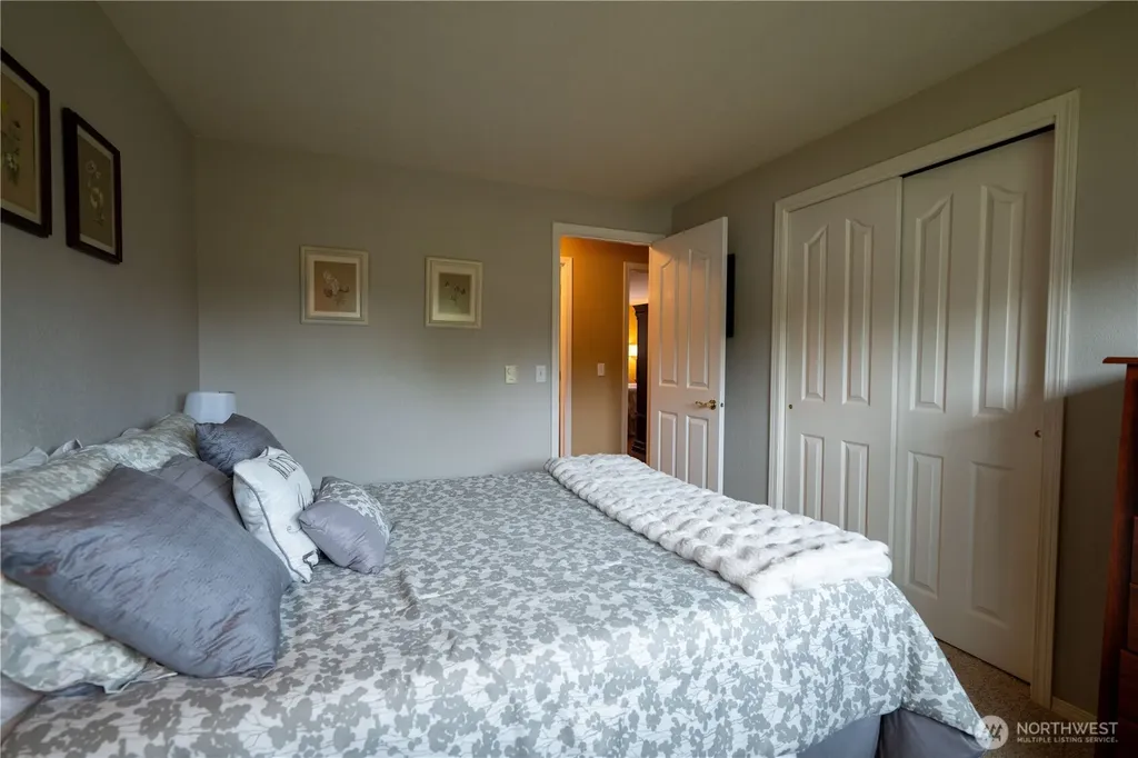 230 E Hawthorne Place Port Angeles WA 98362