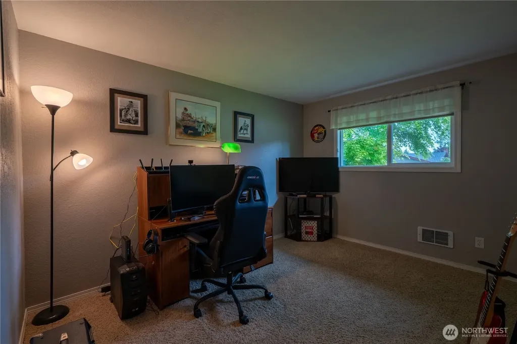 230 E Hawthorne Place Port Angeles WA 98362